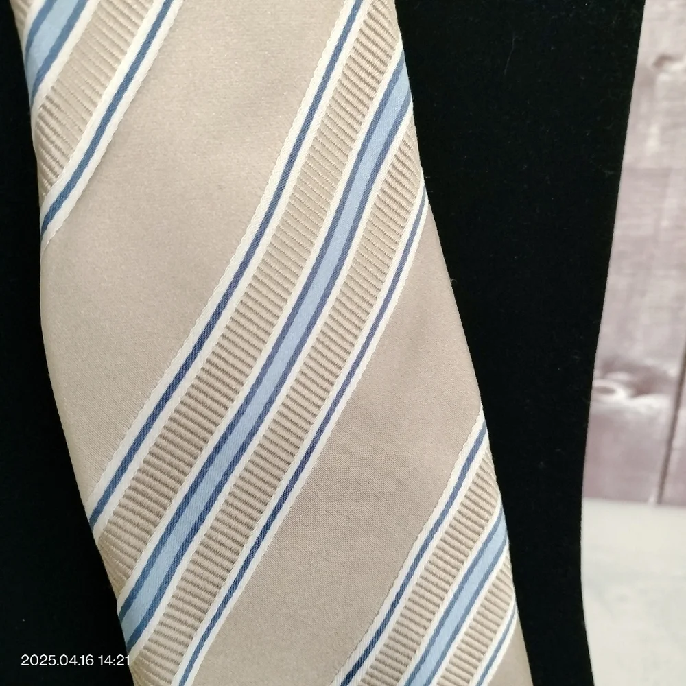 Donald Trump Signature Collection Silk Necktie Tie Striped Tan Blue Formal
